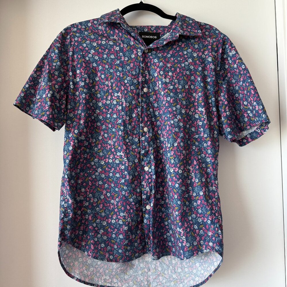 Bonobos Blue and Magenta Floral Short-Sleeved Button-Up Shirt — Medium